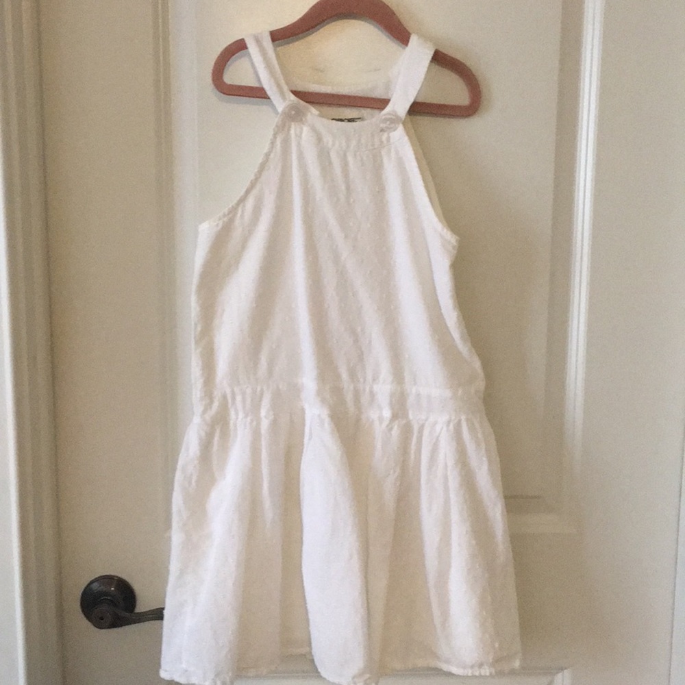 Girl’s white spring dress